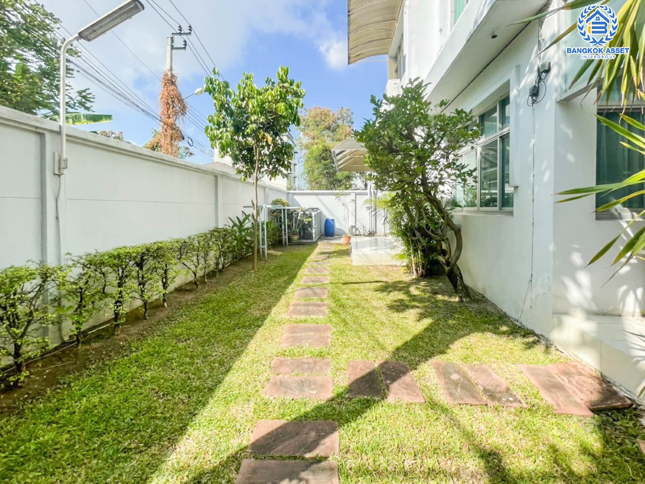 *****บ้านเดี่ยวมือสอง ซอยนาคนิวาส37 หลังใหญ่ เนื้อที่ 99 ตร.ว. ฟังก์ชัน 4 ห้องนอน 3 ห้องน้ำ 3 ที่จอดรถ บนทำเลใจกลางเมือง! เชื่อมต่อทั้ง ถ.ประเสริฐมนูญกิจ, ถ.ลาดพร้าว, ถ.รามอินทรา ใกล้ The Walk เกษตรนวมินทร์, ทางด่วน"ฉลองรัช"